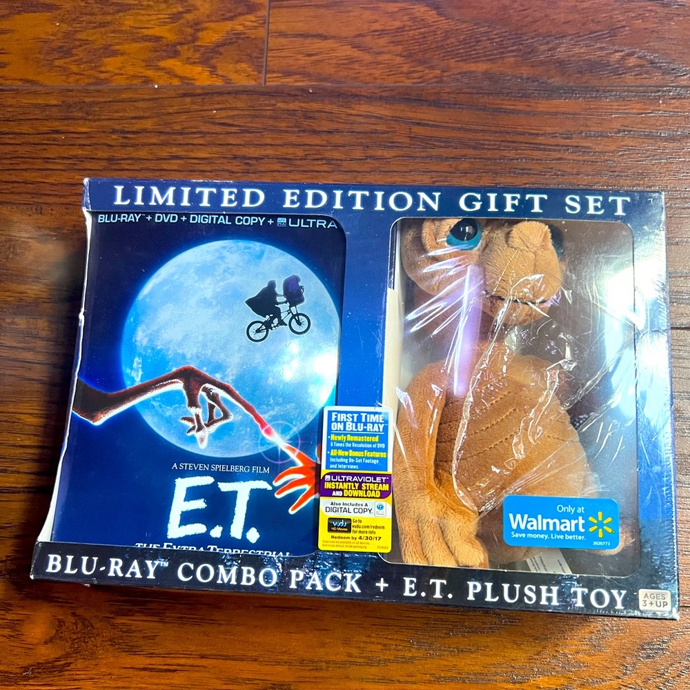 E.T. Blu-ray + DVD Exclusive Limited Edition Gift Set & Plush Toy